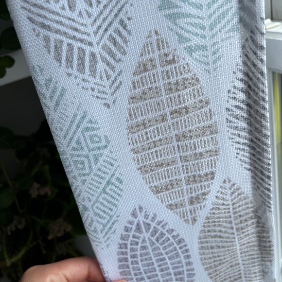 40x84 curtains - Picture 2 of 3